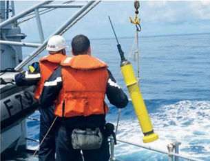 Mise à l'eau d'un Apex depuis l'Aviso-CDT-LHerminier